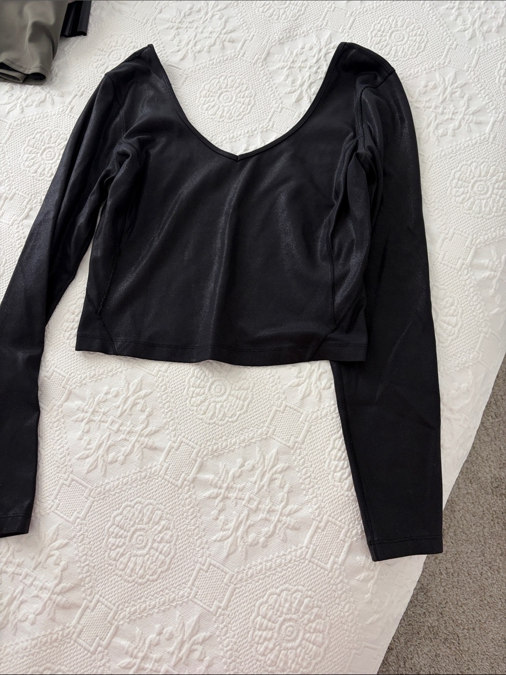 Lululemon Black Long-Sleeve V-Neck Crop Top - Women's